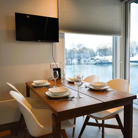 Botel Houseboat Trinidad Maastricht