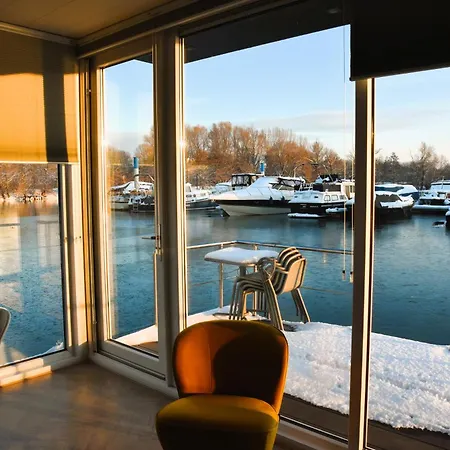 Houseboat Trinidad Bateau-hôtel Maastricht