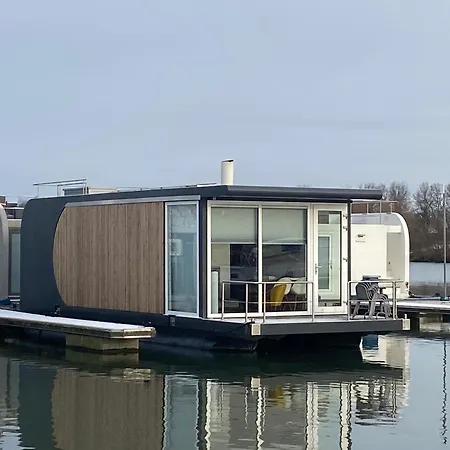 Houseboat Trinidad Maastricht