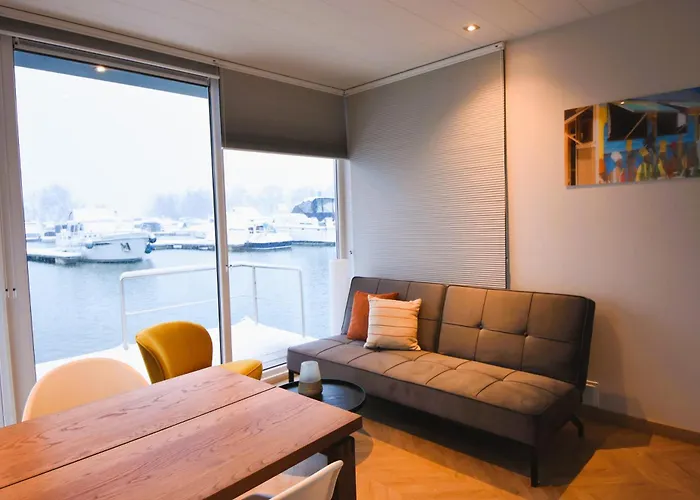 Houseboat Trinidad * ماسترخت