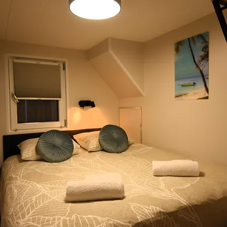 Houseboat Trinidad * Maastricht