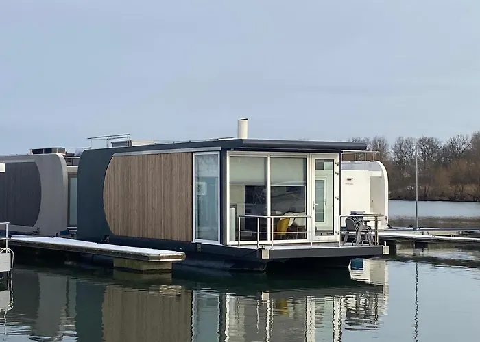 Houseboat Trinidad Maastricht